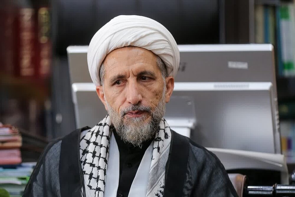 رهبری معظم به جامعه آرامش الهی تزریق می‌کنند