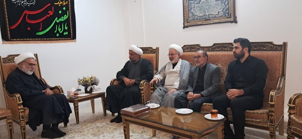 وفد ممثَّل لآية الله الأعرافي يزور عائلات شهيدي جرائم الاحتلال الصهيوني