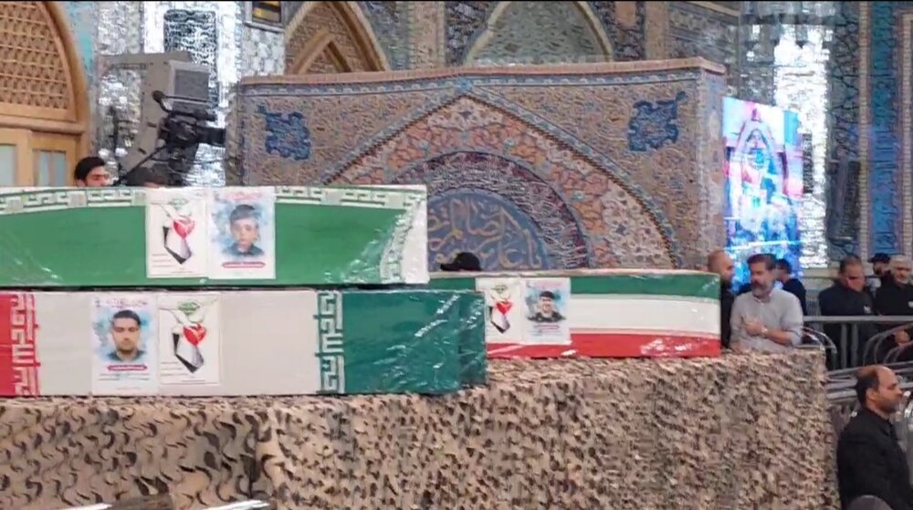 مراسم وداع با پیکر شهیدان جنایات رژیم صهیونستی در رواق امام خمینی (ره) حرم مطهررضوی