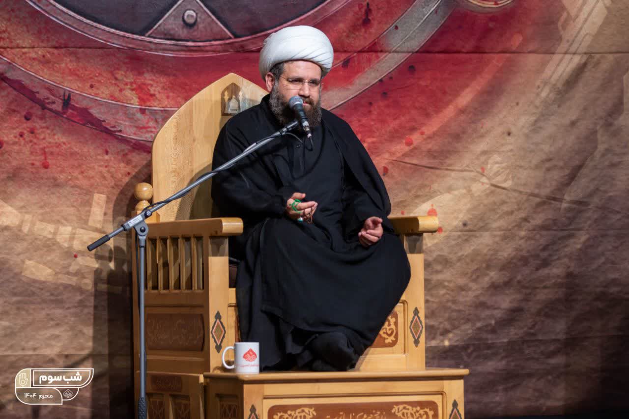 رمز پیروزی در فتنه‌ها و فشارها، معیّت با اهلبیت(ع) است
