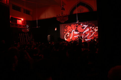 تصاویر| مراسم عزاداری شب چهارم محرم پیروان حضرت علی اکبر(ع) در مسجد الرسول(ص) شیراز