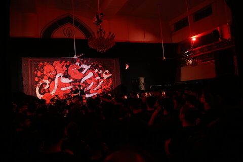 تصاویر| مراسم عزاداری شب چهارم محرم پیروان حضرت علی اکبر(ع) در مسجد الرسول(ص) شیراز