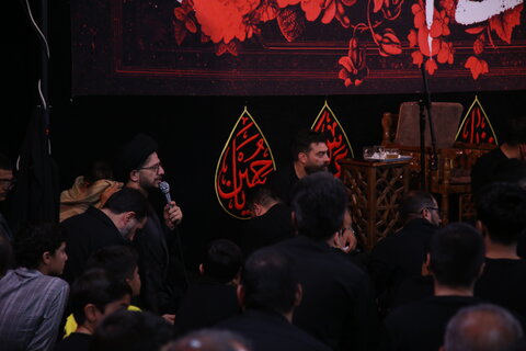 تصاویر| مراسم عزاداری شب چهارم محرم پیروان حضرت علی اکبر(ع) در مسجد الرسول(ص) شیراز