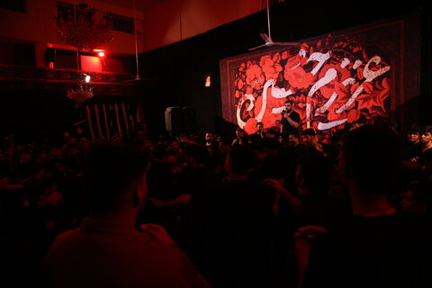 تصاویر| مراسم عزاداری شب چهارم محرم پیروان حضرت علی اکبر(ع) در مسجد الرسول(ص) شیراز