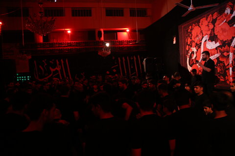 تصاویر| مراسم عزاداری شب چهارم محرم پیروان حضرت علی اکبر(ع) در مسجد الرسول(ص) شیراز