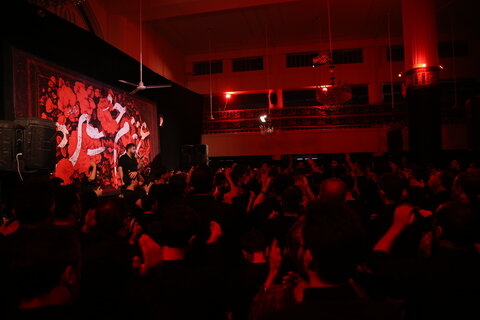 تصاویر| مراسم عزاداری شب چهارم محرم پیروان حضرت علی اکبر(ع) در مسجد الرسول(ص) شیراز