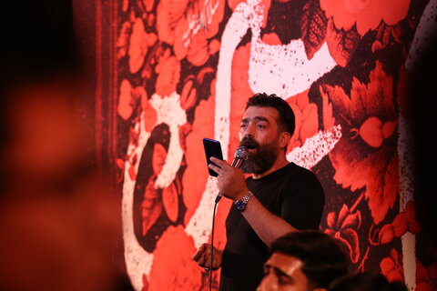 تصاویر| مراسم عزاداری شب چهارم محرم پیروان حضرت علی اکبر(ع) در مسجد الرسول(ص) شیراز