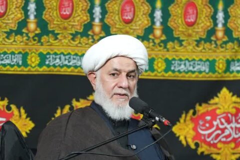 تصاویری از مراسم شب چهارم عزاداری حضرت اباعبدالله الحسین(ع)و یاران باوفای ایشان در حسینیه ثارالله خرم آباد با مداحی حاج صادق آهنگران