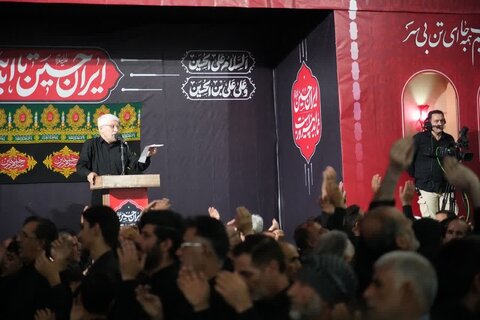 تصاویری از مراسم شب چهارم عزاداری حضرت اباعبدالله الحسین(ع)و یاران باوفای ایشان در حسینیه ثارالله خرم آباد با مداحی حاج صادق آهنگران