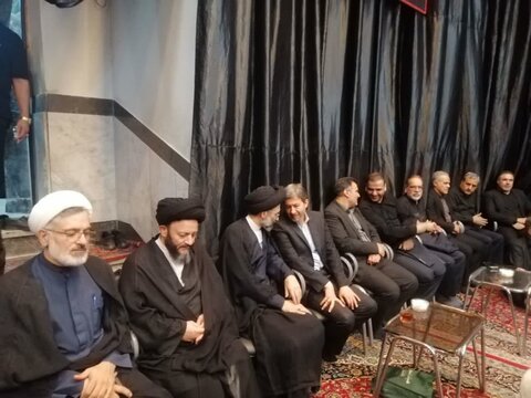 تصاویر/ حضور نماینده ولی فقیه درکاشان و استاندار اصفهان درآیین عزاداری امام حسین (ع) کاشان