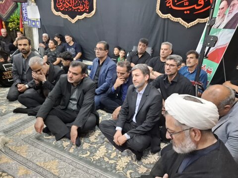 تصاویر/ حضور نماینده ولی فقیه درکاشان و استاندار اصفهان درآیین عزاداری امام حسین (ع) کاشان