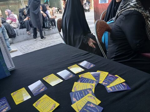 تصاویر/تبلیغ حوزه علمیه خواهران در پیاده راه امیرکبیر اراک