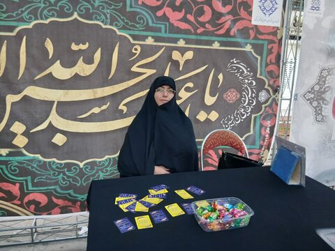 تصاویر/تبلیغ حوزه علمیه خواهران در پیاده راه امیرکبیر اراک