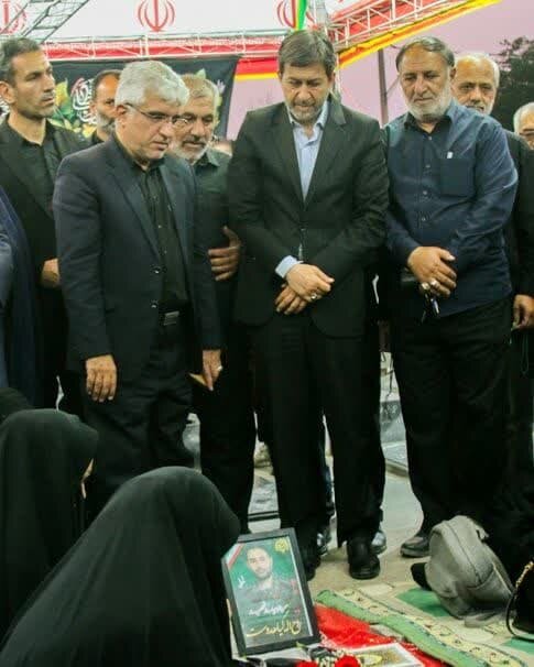 دیدار استاندار اصفهان با خانواده شهدای حملات رژیم صهیونیستی در آران و بیدگل+عکس