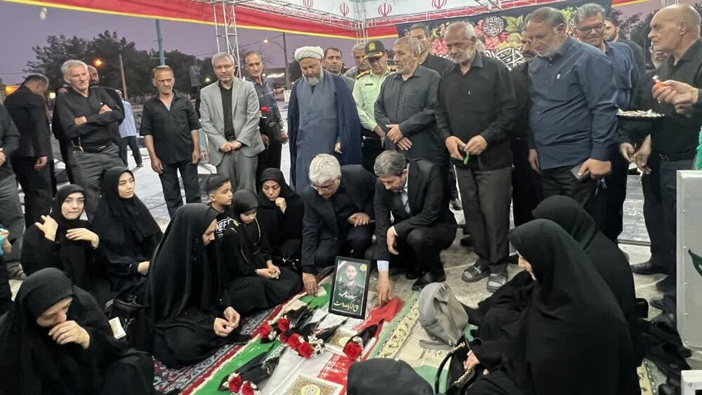 دیدار استاندار اصفهان با خانواده شهدای حملات رژیم صهیونیستی در آران‌ و بیدگل+عکس