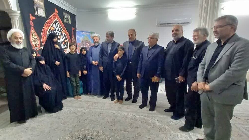 دیدار استاندار اصفهان با خانواده شهدای حملات رژیم صهیونیستی در آران‌ و بیدگل+عکس