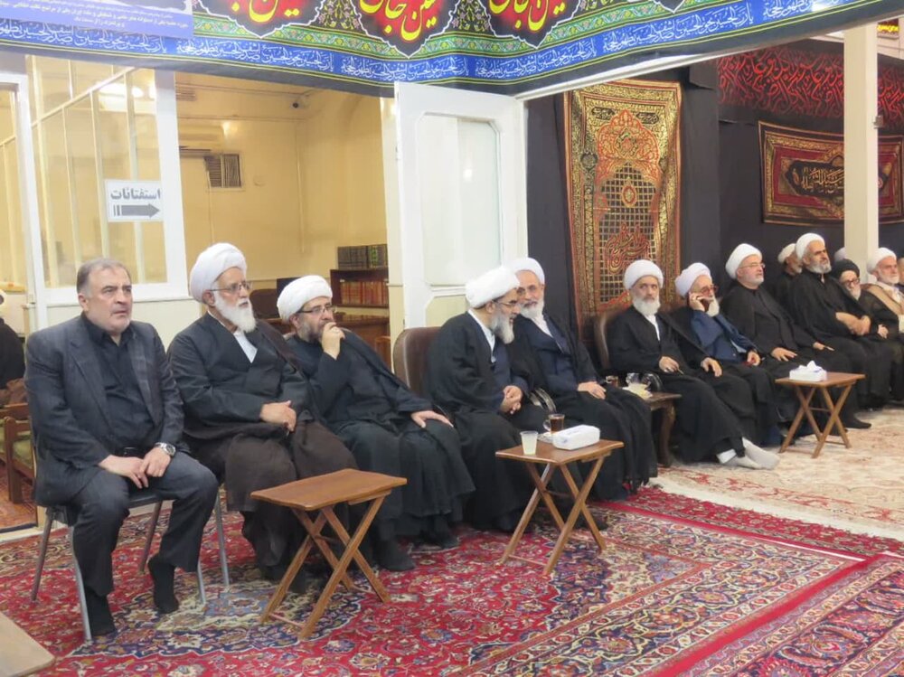 حضور آیت الله اعرافی در سومین روز مراسم عزاداری امام حسین (ع) در حسینه دفتر مرحوم آیت الله العظمی فاضل لنکرانی حضور آیت الله اعرافی در سومین روز مراسم عزاداری امام حسین (ع) در حسینه دفتر مرحوم آیت الله العظمی فاضل لنکرانی