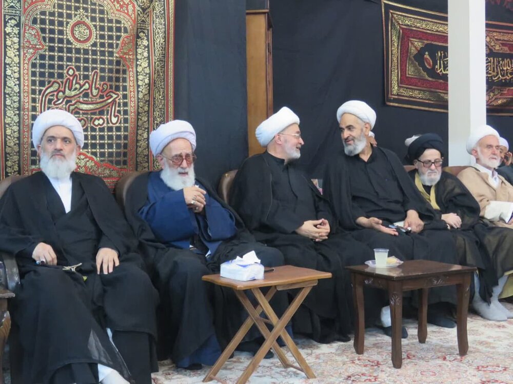 حضور آیت الله اعرافی در سومین روز مراسم عزاداری امام حسین (ع) در حسینه دفتر مرحوم آیت الله العظمی فاضل لنکرانی حضور آیت الله اعرافی در سومین روز مراسم عزاداری امام حسین (ع) در حسینه دفتر مرحوم آیت الله العظمی فاضل لنکرانی