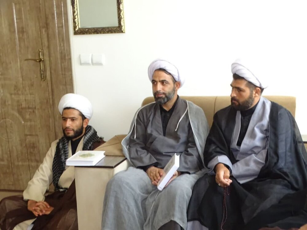 جلسه جمعی از مبلغین شهرستان چهاربرج با امام جمعه این شهر + عکس