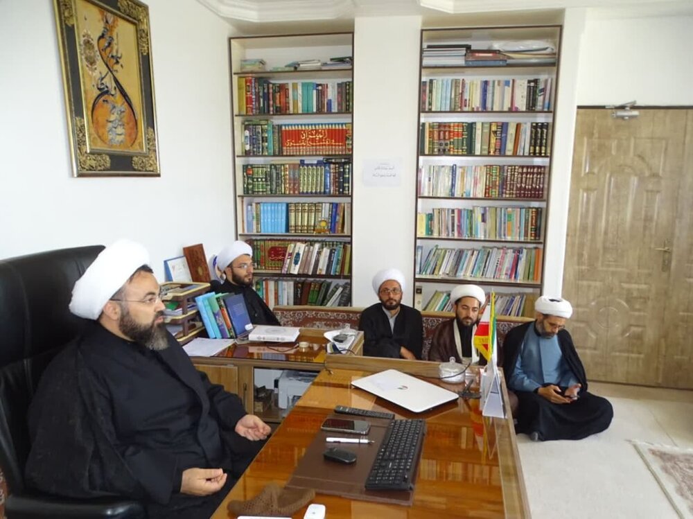 جلسه جمعی از مبلغین شهرستان چهاربرج با امام جمعه این شهر + عکس