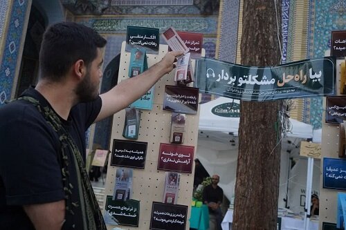 روایت عاشورای حسینی با تلفیق هنر، مداحی و سخنرانی در آستان مقدس شیخ صدوق+ تصاویر