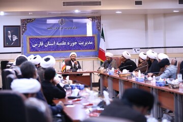 تصاویر/ نشست تعدادی از مبلغین موثر تبلیغی شهر شیراز با معاونت دفتر امور اجتماعی سیاسی حوزه های علمیه کشور