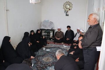 دیدار مدیر حوزه علمیه استان آذربایجان شرقی با خانواده‌های کودکان شهید تبریزی+ عکس