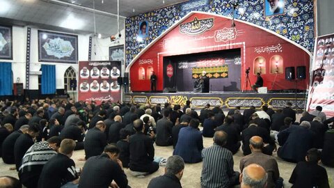 تصاویر مراسم عزاداری پنجمین شب از ماه محرم در حسینیه ثارالله سپاه ناحیه خرم آباد