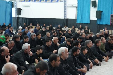 تصاویر مراسم عزاداری پنجمین شب از ماه محرم در حسینیه ثارالله سپاه ناحیه خرم آباد