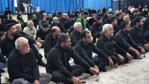 تصاویر مراسم عزاداری پنجمین شب از ماه محرم در حسینیه ثارالله سپاه ناحیه خرم آباد