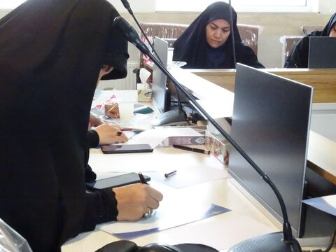 رزمایش هنری زنده‌نویسی و طراحی طلاب خواهر اصفهان