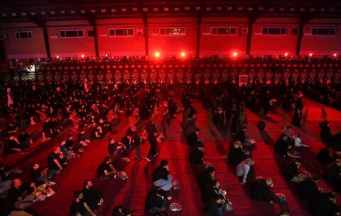 تصاویر| حضور نماینده ولی فقیه در فارس در جمع عزاداران حسینی هیئات مختلف شیراز در شب پنجم محرم