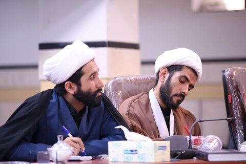 تصاویر| نشست تعدادی از مبلغین موثر تبلیغی شهر شیراز با معاونت دفتر امور اجتماعی سیاسی حوزه های علمیه کشور
