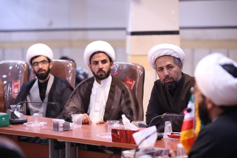 تصاویر| نشست تعدادی از مبلغین موثر تبلیغی شهر شیراز با معاونت دفتر امور اجتماعی سیاسی حوزه های علمیه کشور