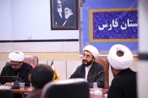 تصاویر| نشست تعدادی از مبلغین موثر تبلیغی شهر شیراز با معاونت دفتر امور اجتماعی سیاسی حوزه های علمیه کشور