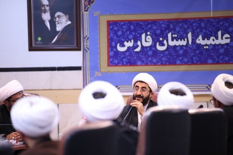 تصاویر| نشست تعدادی از مبلغین موثر تبلیغی شهر شیراز با معاونت دفتر امور اجتماعی سیاسی حوزه های علمیه کشور