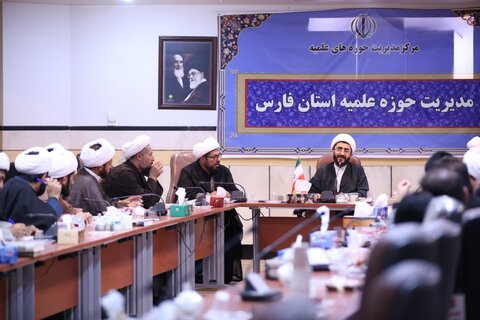 تصاویر| نشست تعدادی از مبلغین موثر تبلیغی شهر شیراز با معاونت دفتر امور اجتماعی سیاسی حوزه های علمیه کشور