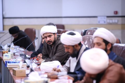 تصاویر| نشست تعدادی از مبلغین موثر تبلیغی شهر شیراز با معاونت دفتر امور اجتماعی سیاسی حوزه های علمیه کشور