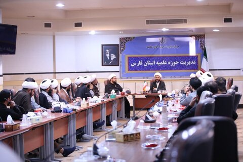تصاویر| نشست تعدادی از مبلغین موثر تبلیغی شهر شیراز با معاونت دفتر امور اجتماعی سیاسی حوزه های علمیه کشور