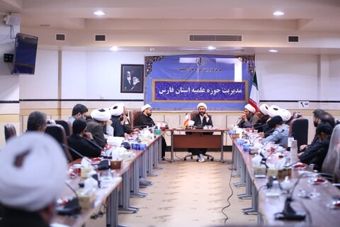 تصاویر| نشست تعدادی از مبلغین موثر تبلیغی شهر شیراز با معاونت دفتر امور اجتماعی سیاسی حوزه های علمیه کشور