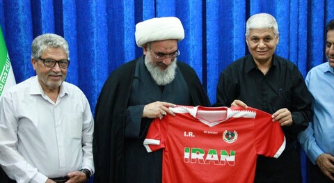 دیدار پیشکسوتان فوتبال بوشهر با امام جمعه