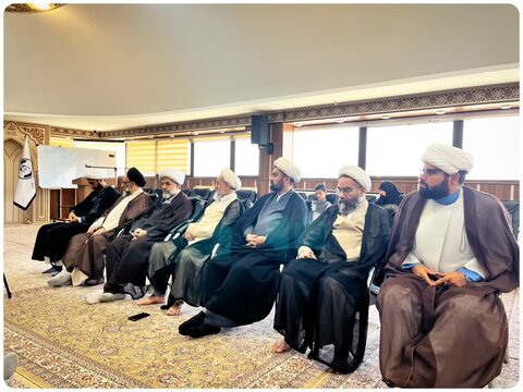 دیدار مدیریت و اساتید مدرسه علمیه امام خمینی(ره) گرگان با آیت الله راشد یزدی در مشهد مقدس