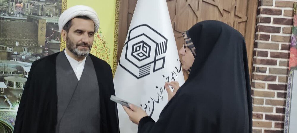 نخبگان و مبلغان، منادیان فرهنگ عاشورا در میدان جنگ شناختی هستند