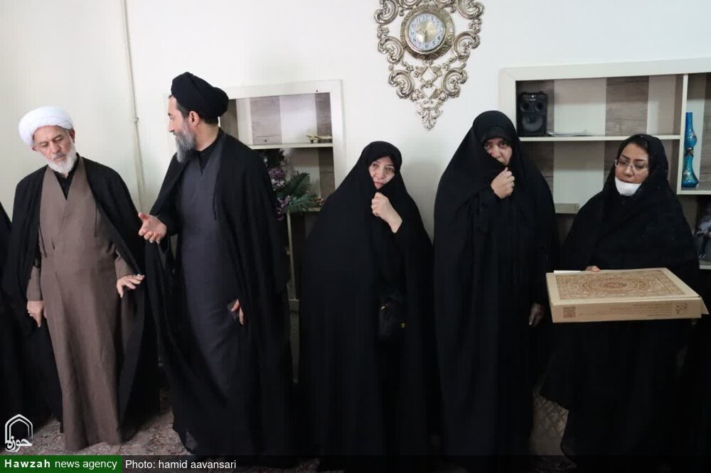 دیدار مدیر حوزه علمیه استان آذربایجان شرقی با خانوادههای کودکان شهید تبریزی+ عکس