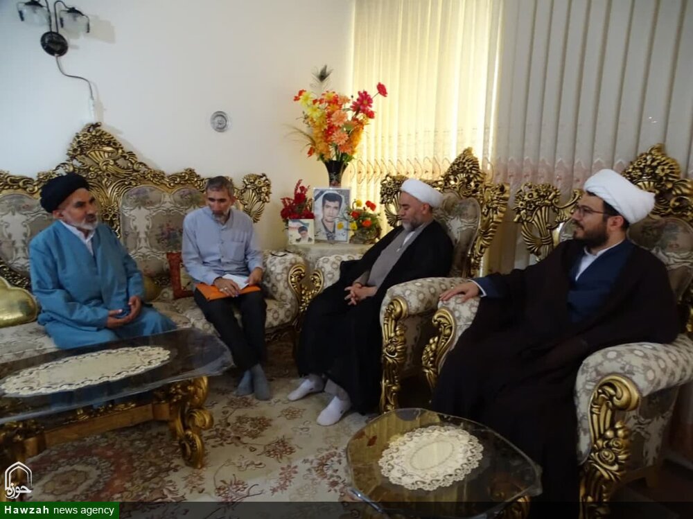 تکریم اساتید و مبلغین شهرستان مرند توسط مرکز خدمات حوزههای علمیه آذربایجان شرقی+ عکس