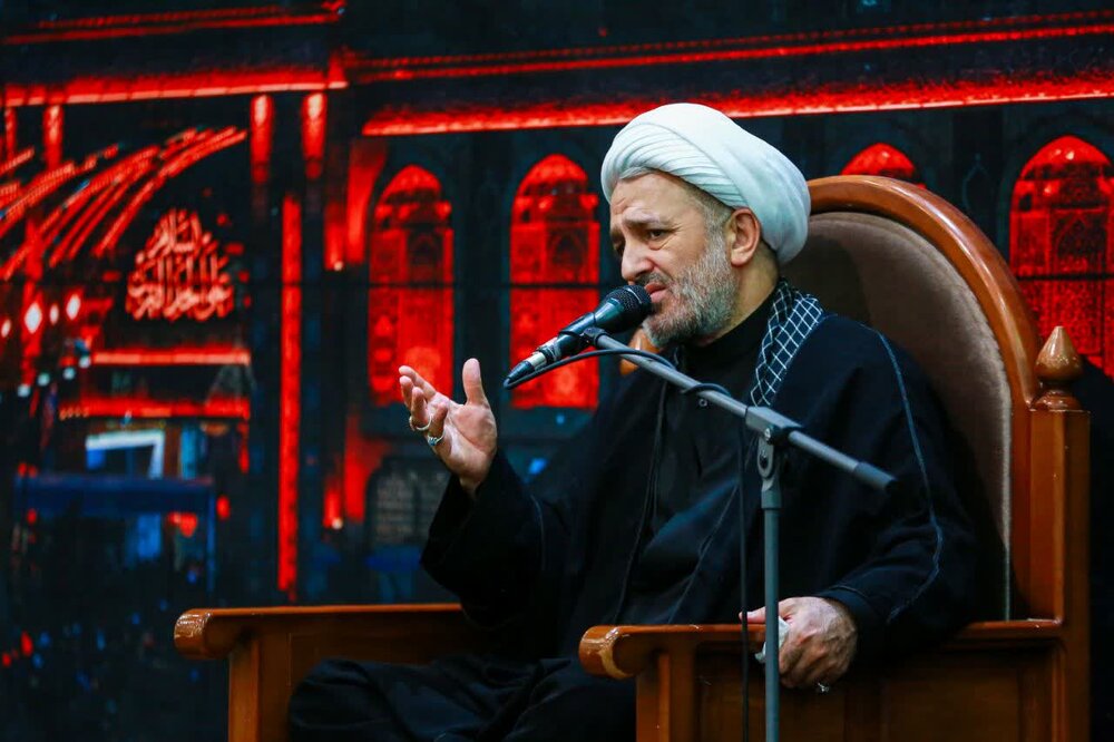 اجازه ندهیم نادانی مانند ترامپ نائب امام زمان(عج) را تهدید کند