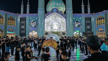 تصاویر / عزاداری روز پنجم محرم هیئات مذهبی آران و بیدگل در حرم مطهر هلال بن علی (ع)