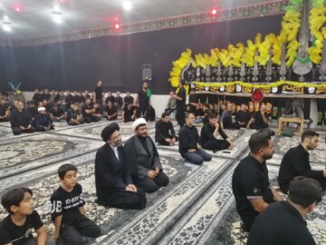 تصاویر/ حضور نماینده ولی فقیه در کاشان در مراسم عزاداری محرم هیئات مذهبی نوش آباد
