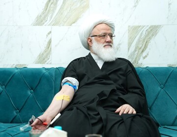 اهداء خون از سوی آیت الله یعقوبی به پاس بزرگداشت شعائر حسینی