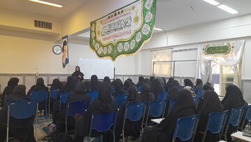 تصاویر/ کارگاه‌های آموزشی هلال احمر و غسل و کفن میت در مدرسه علمیه تخصصی فاطمیه کرمان